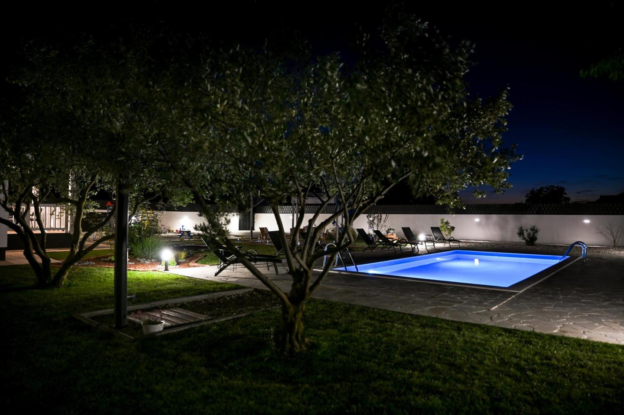 Holiday Home Aprilis With Pool, Jacuzzi And Sauna Galovac  Exterior photo