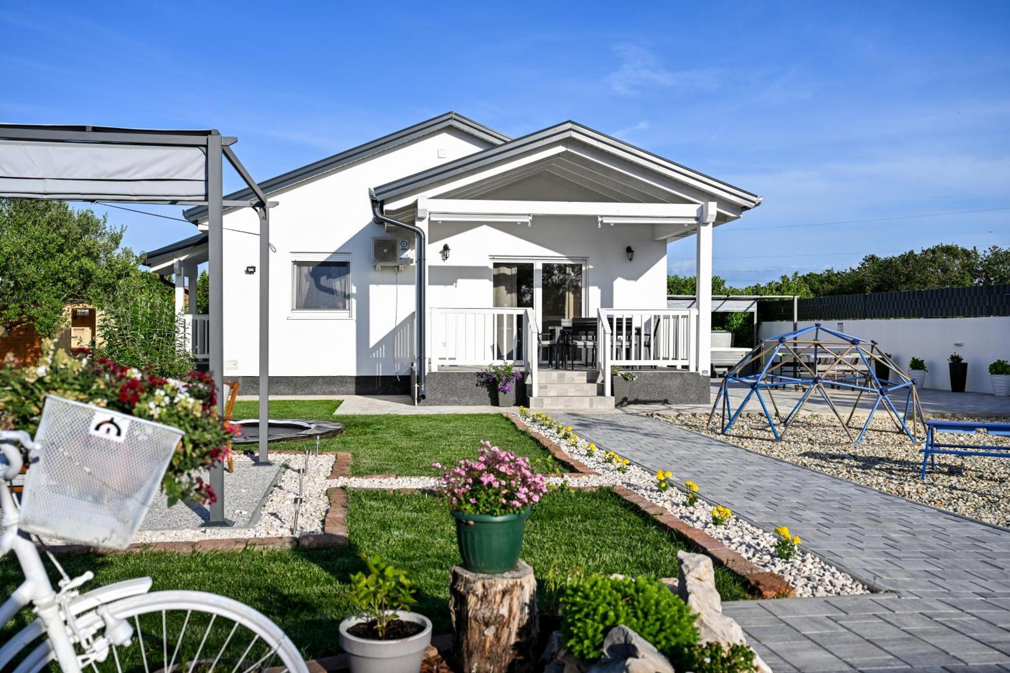 Holiday Home Aprilis With Pool, Jacuzzi And Sauna Galovac  Exterior photo
